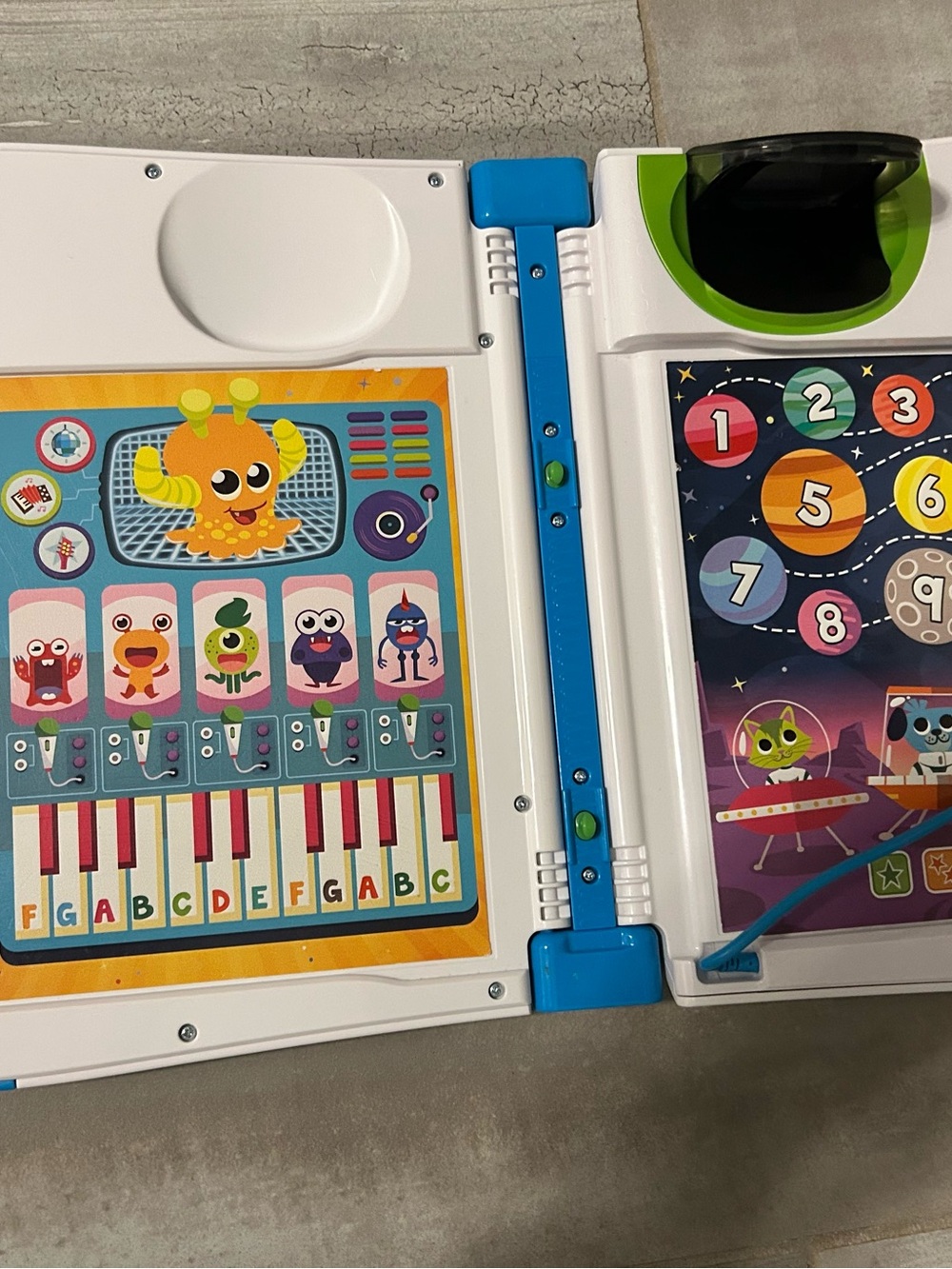 LeapFrog LeapStart 3D Learning System with 3 Activity Books - Picture 4 of 5